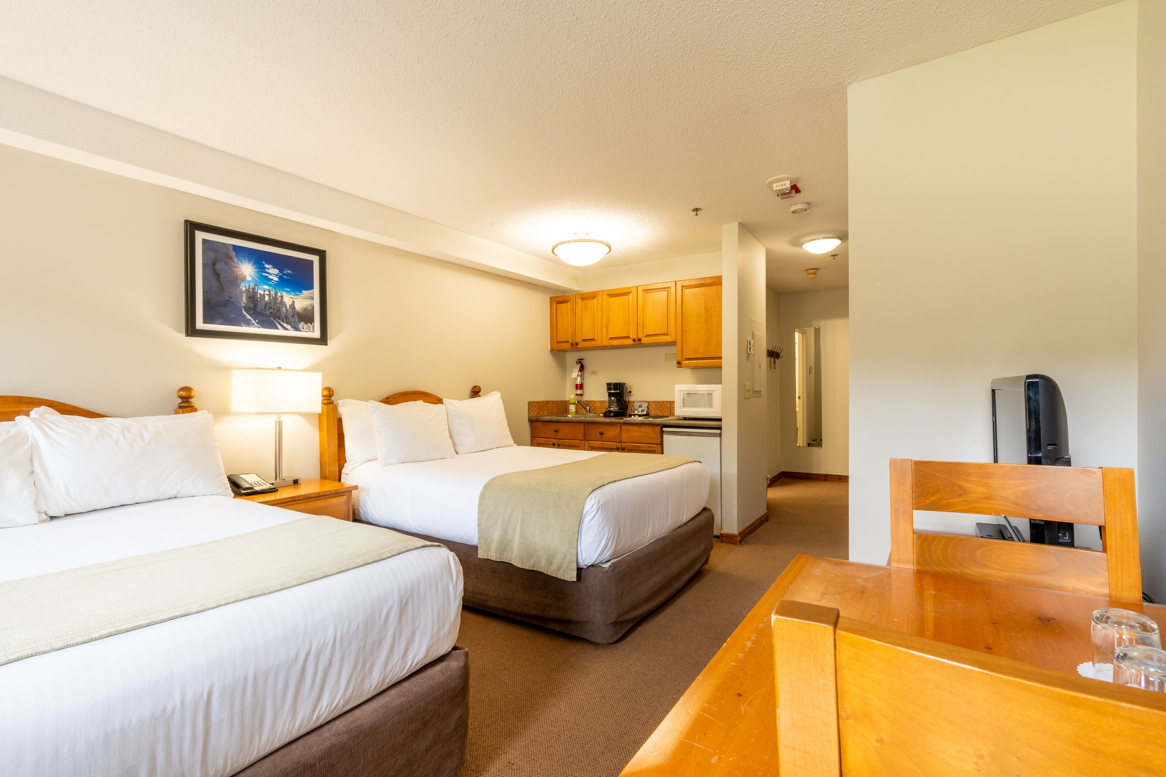 スーペリア ダブルルーム | 低刺激性寝具、遮光カーテン、アイロン / アイロン台、WiFi (無料)