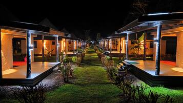 Deluxe Double Room, 1 Bedroom, Partial Sea View, Garden Area