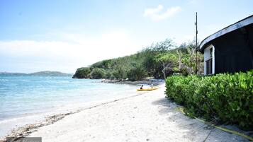 Praia particular, areia branca