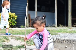A child playing with a stick outdoors. - Coralview Island Resort (Tavewa Island)
