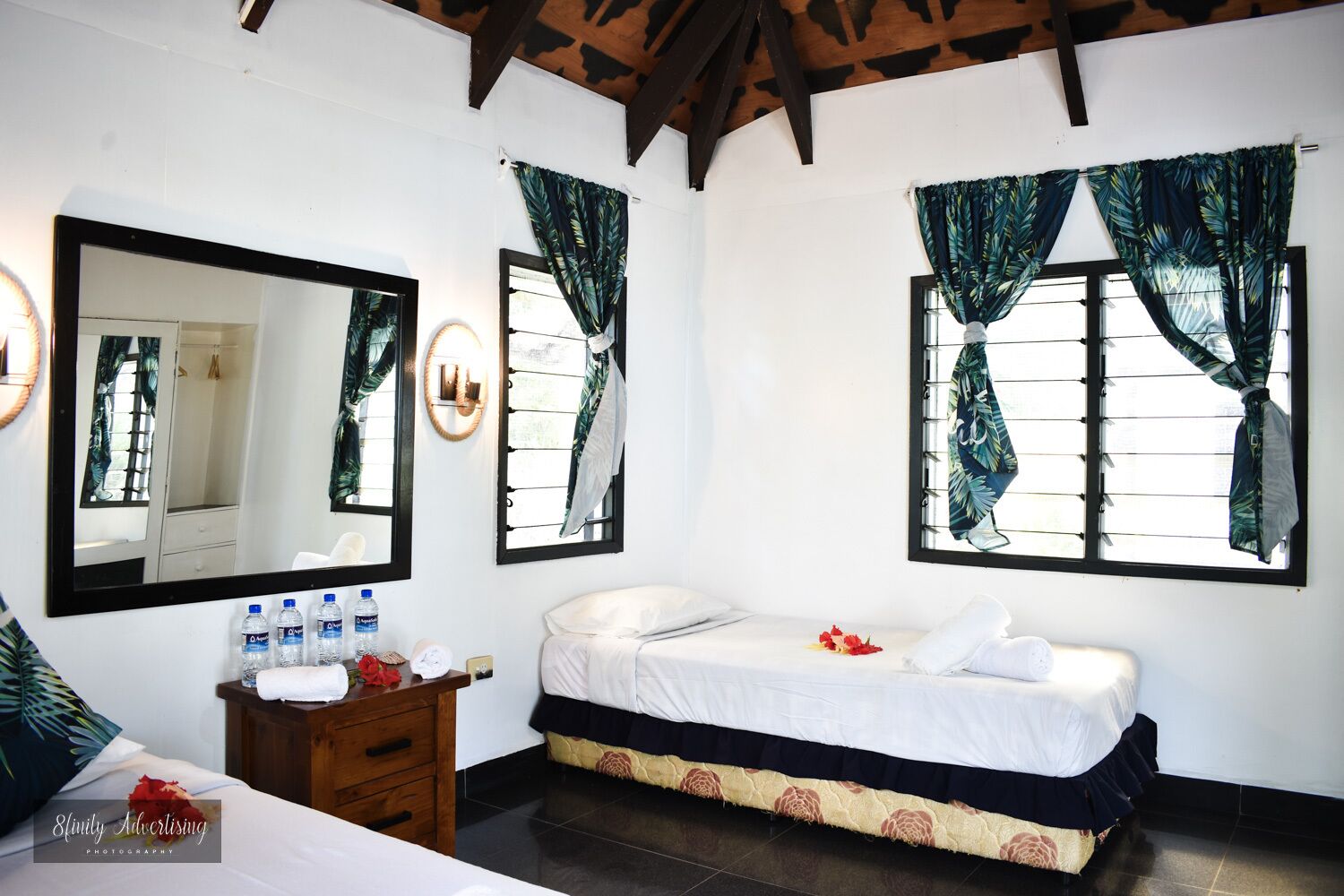 Quarto casal luxo, 1 quarto, vista parcial para o mar, no jardim | Roupa de cama