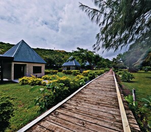 ห้องทราดิชันนัลดับเบิลหรือทวิน, 1 ห้องนอน, วิวทะเล, ติดสวนหย่อม | ผ้าปูที่นอน