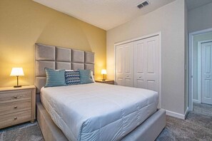 6 bedrooms, iron/ironing board, WiFi, bed sheets