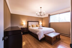 6 bedrooms, desk, iron/ironing board, WiFi - Lac Brome 5 Bedrooms With Hot tub (CITQ # 133781) (Foster)