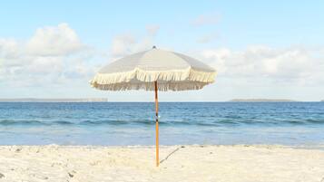 Beach nearby, sun loungers, beach towels