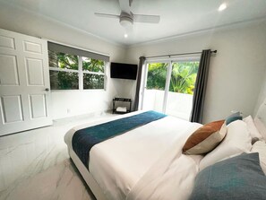 1 bedroom, in-room safe, desk, iron/ironing board - 1 Bedroom Luxury Modern Leeward Condo - 5 min walk from the beach (Leeward Settlement)