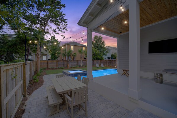 Outdoor dining