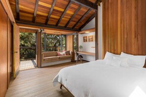 4 bedrooms, desk, iron/ironing board, free WiFi