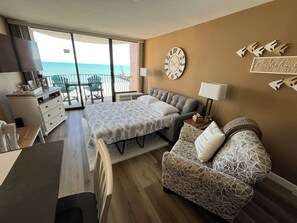 1 bedroom, iron/ironing board, free WiFi, bed sheets - Beachfront King Suite, Amazing Ocean Views & Only Steps to the Beach! RENOVATED (Myrtle Beach)