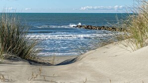 Beach - Fully equipped cabin studio 4 people parking (LE GRAU DU ROI)