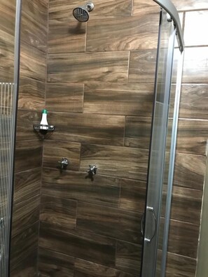 Junior Room, 1 Bedroom, Garden View | Bathroom | Shower, hair dryer, towels, soap - Casa de las Escaleras  (Patzcuaro)