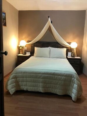 Standardværelse | Pengeskab på værelset, mørklægningsgardiner, strygejern/strygebræt