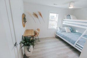 3 bedrooms, in-room safe, desk, iron/ironing board
