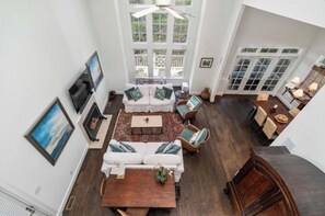 Smart TV, fireplace - Beautiful 5 bedrooms, 5.5 baths on sound and walking distance to beach and shops (Atlantic Beach)