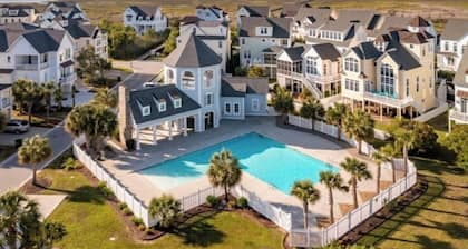 Beautiful 5 bedrooms, 5.5 baths on sound and walking distance to beach and shops