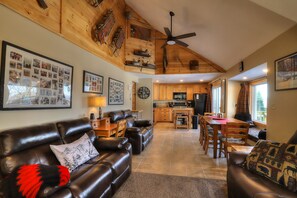 TV, fireplace - Saddleback - White Birch 74 - GREAT ski-in/out (Sandy River Plantation)