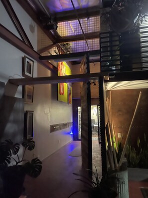 Interior - BEAUTIFUL WAREHOUSE SPACE W/OFFICE (Gardena)