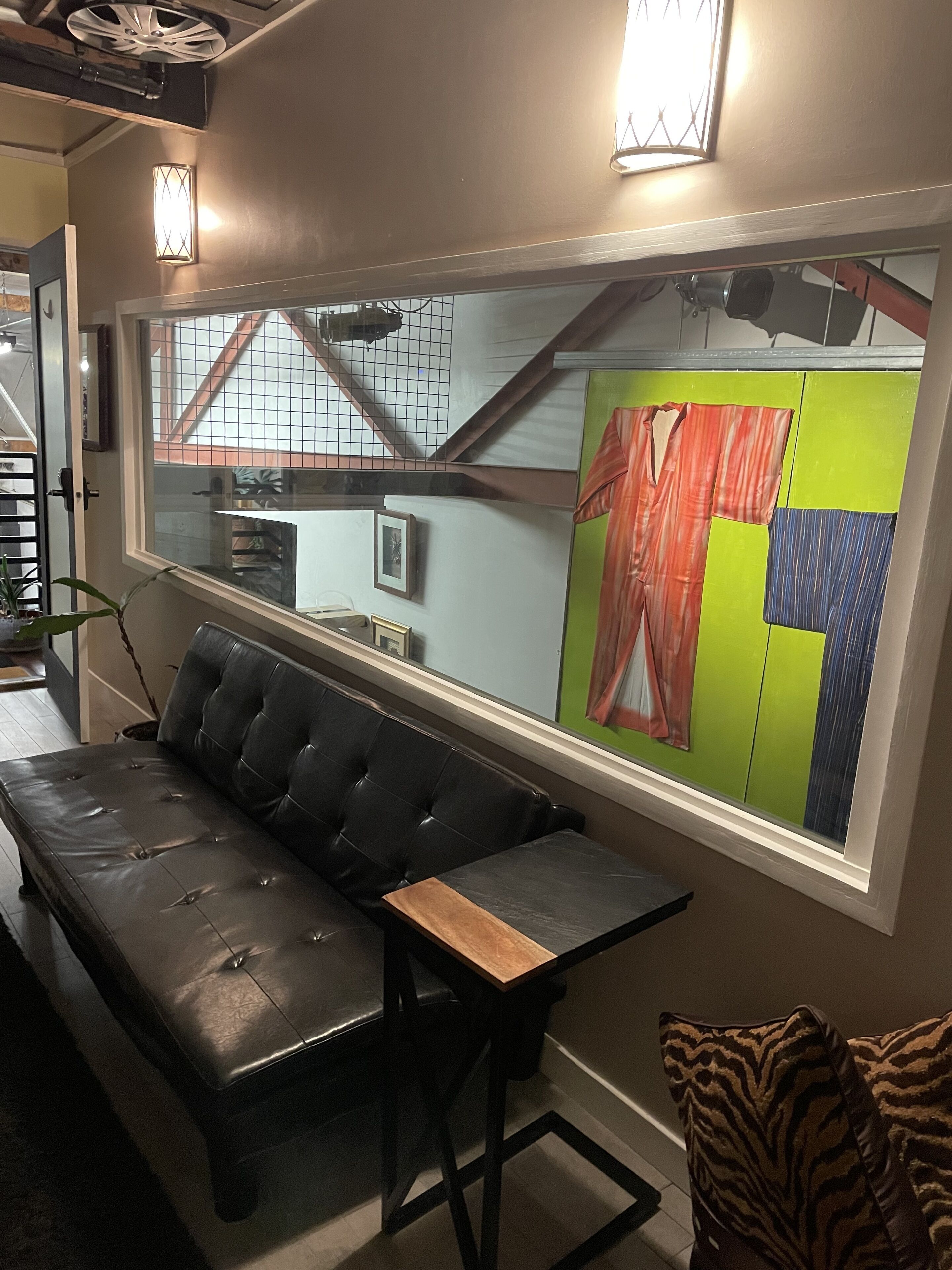 Smart TV, fireplace, computer monitors, printers