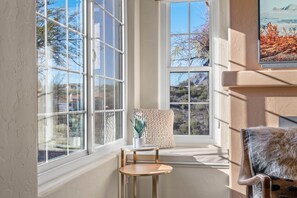 Reading nook with plenty of sunshine -- a specialty here in Tucson! - The Hilltop Casa l Modern, Desert Retreat (Tucson)