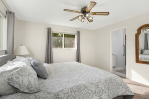 3 bedrooms, desk, iron/ironing board, free WiFi