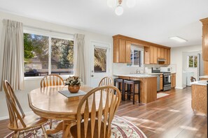 Dining - Ski Resort Comfy Vacation Home Minutes from Top Ski Resorts in Utah (Sandy)