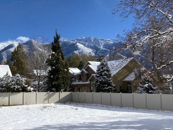 Exterior - Ski Resort Comfy Vacation Home Minutes from Top Ski Resorts in Utah (Sandy)