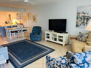 Apartment, 2 Queen-Betten (HIB-A201 Direct Ocean Front 3 Pools F) | Innenbereich