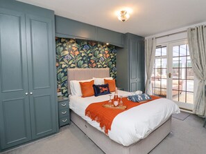 Cottage | 3 bedrooms, individually decorated, individually furnished, free WiFi