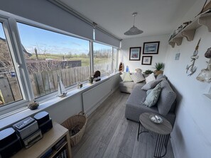 Cottage | Living area