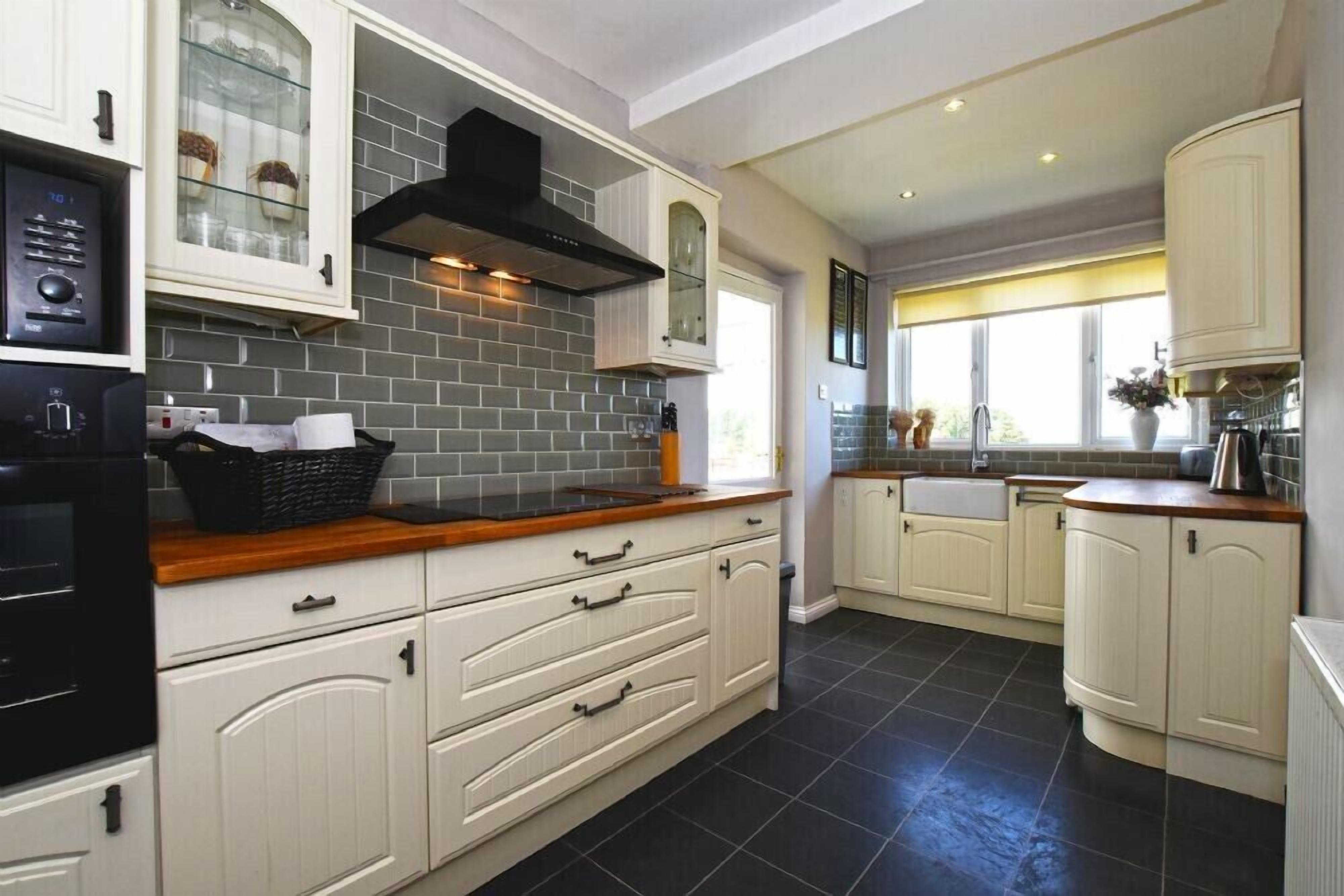 Fridge, dishwasher, cookware/dishes/utensils