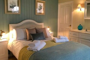 1 Schlafzimmer, individuell dekoriert, individuell eingerichtet