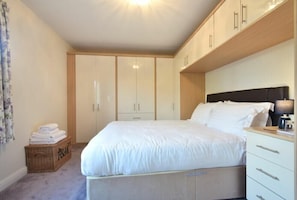 3 quartos, individualmente decorados, individualmente mobiliados