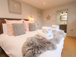 3 habitaciones, decoración personalizada y muebles diferentes 