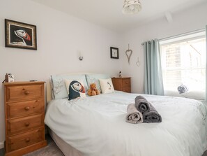 Cottage | 2 bedrooms, individually decorated, individually furnished, free WiFi