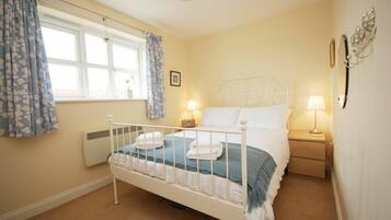 2 dormitoris, decoració individual i mobiliari individual