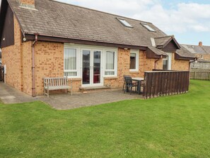 Cottage | Outdoor dining - Dunes Cottage (Chathill)