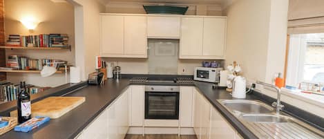 Casa de campo | Cozinha privada | Geladeira, lava-louças, talheres/pratos/utensílios de cozinha