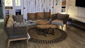 A modern living room with a sofa, armchairs, a coffee table, and a TV. - Ma Case aux Antilles on Grand Case Beach! (Grand-Case)