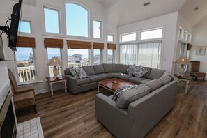 Télévision, cheminée, lecteur de DVD, baby-foot