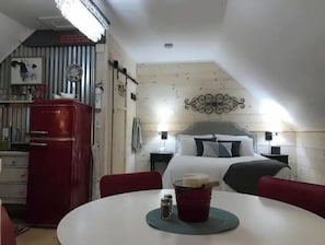 1 chambre, bureau, fer et planche à repasser, Wi-Fi gratuit