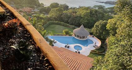 Great luxurious penthouse with private roof top pool lounge and spectacular view
