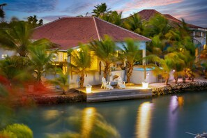 Exterior - Caribbean Lofts Villa - Waterfront with private pool and dock (Kralendijk)