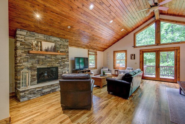 Televisión, chimenea