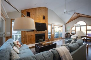 TV, peis, videospill og DVD-spiller