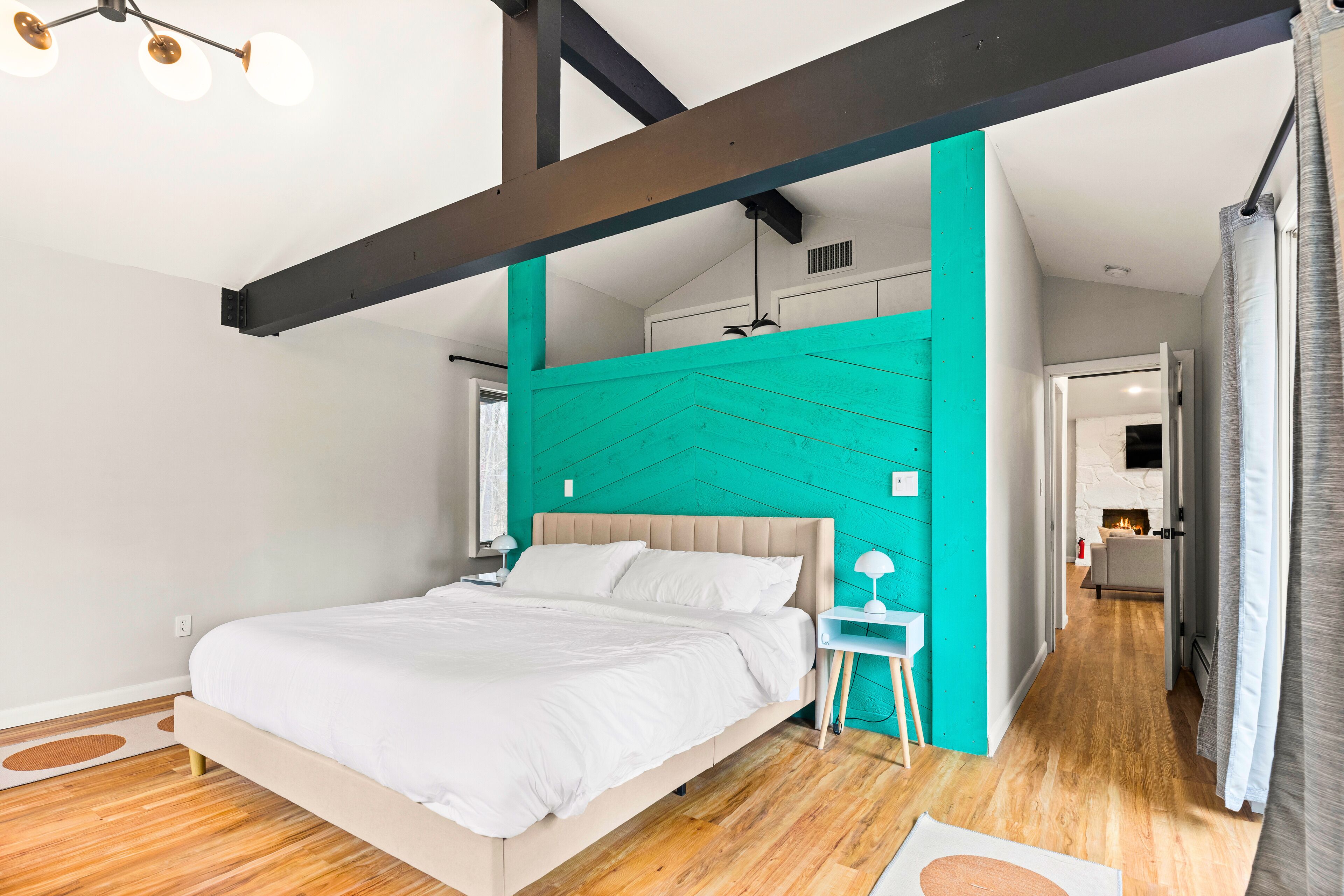 5 bedrooms, premium bedding, desk, iron/ironing board