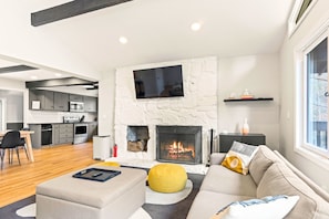 TV connectée, cheminée, espaces bureaux