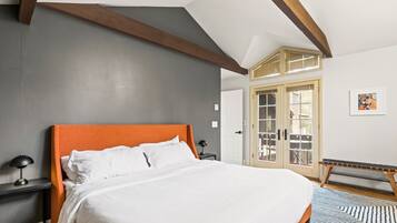 5 bedrooms, premium bedding, desk, iron/ironing board