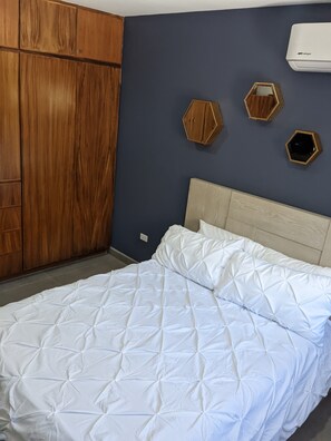 2 bedrooms, WiFi - Modern, spacious condo w/ pool. Close to Downtown. (Cabo San Lucas)