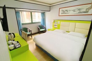 A hotel room with a bed, a desk with a kettle, a chair, and a window with curtains. - Jinpeng Hotel (Guangzhou Yongqingfang Chenjiaxuan Subway Station) (Guangzhou)