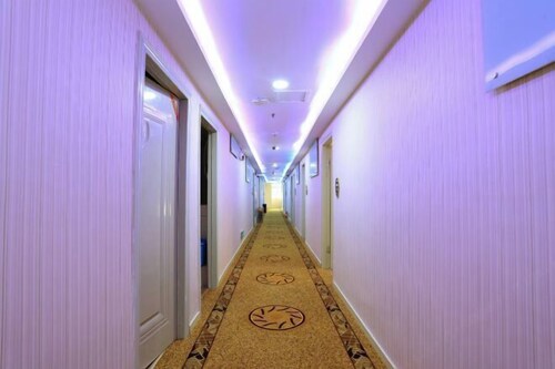 Jinpeng Hotel (Guangzhou Yongqingfang Chenjiaxuan Subway Station)